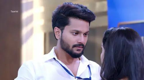 Kedar Tries to Enter the Locked Room in the Office - Taarini - Promo Marathi Drama Trailer Thumbnail
