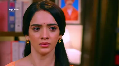 Jagadhatri Takes Shivay to the Police Station for Questioning - Jagadhatri - Promo Hindi Drama Trailer Thumbnail