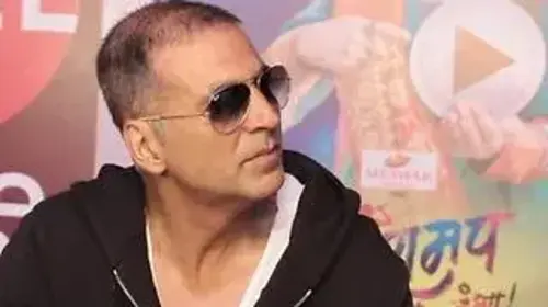 Akki On Padman Clash Bollywood Trailer Thumbnail