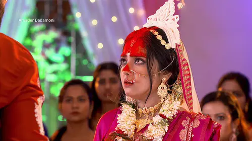 Someshwar Applies Vermilion to Parvati - Amader Dadamoni - Promo Bengali Romance Trailer Thumbnail