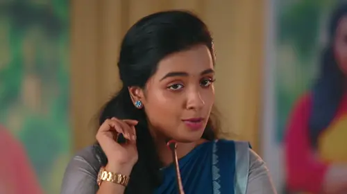 Shalini Advises Students - Kudumbashree Sharada - Promo Malayalam Drama Trailer Thumbnail