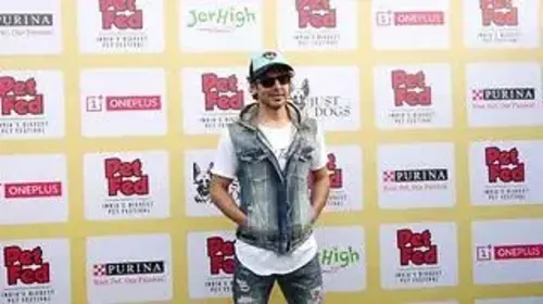Dino At Pet Festival Entertainment Trailer Thumbnail