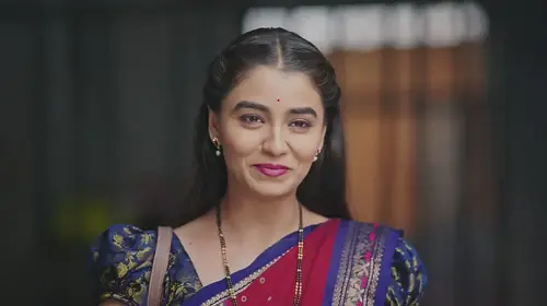Tulja Gives Asha Laddus - Lakhat Ek Amcha Dada Marathi Drama Shorts Thumbnail