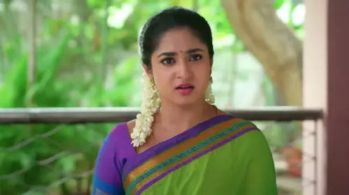 Indhu Tries to Stop Karna - Chinnan Siru Kiliye Tamil Drama Shorts Thumbnail