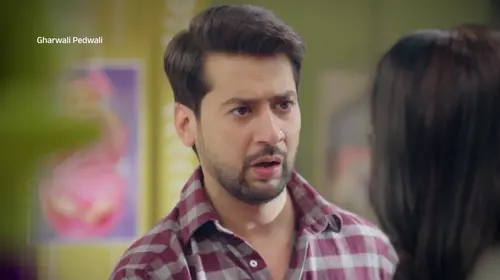 Saavi Gives Jeetu a Piece of Good News - Gharwali Pedwali - Promo Hindi Drama Trailer Thumbnail