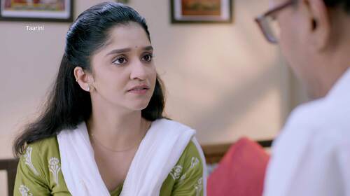 A Chance for Taarini to Enter the Khandekars' House - Taarini - Promo Marathi Drama Trailer Thumbnail