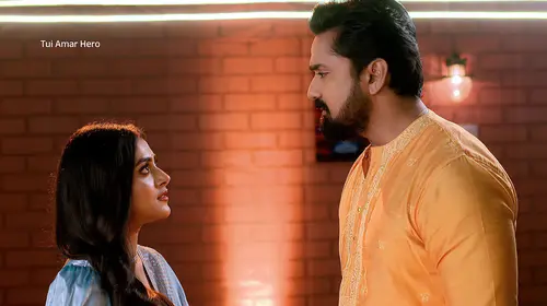 Shakyajit Spots Aarshi Singing at a Hotel - Tui Amar Hero - Promo Bengali Romance Trailer Thumbnail