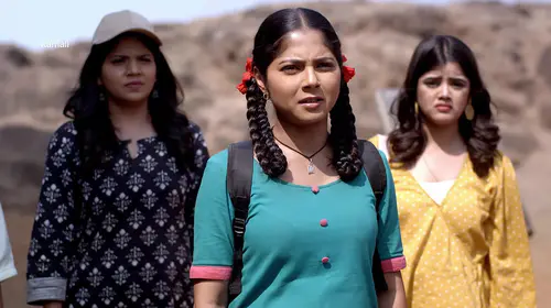 Kamali Teaches a Lesson to a Few Students - Kamali - Promo Marathi Drama Trailer Thumbnail