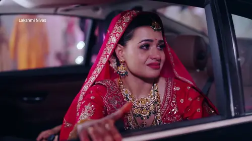 Bhoomika's Family Bids Her Adieu - Lakshmi Nivas - Promo Hindi Family Trailer Thumbnail